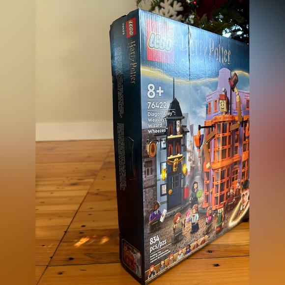 LEGO Harry Potter Diagon Alley Weasley’s Wizard Wheezes Set - Picture 3 of 3